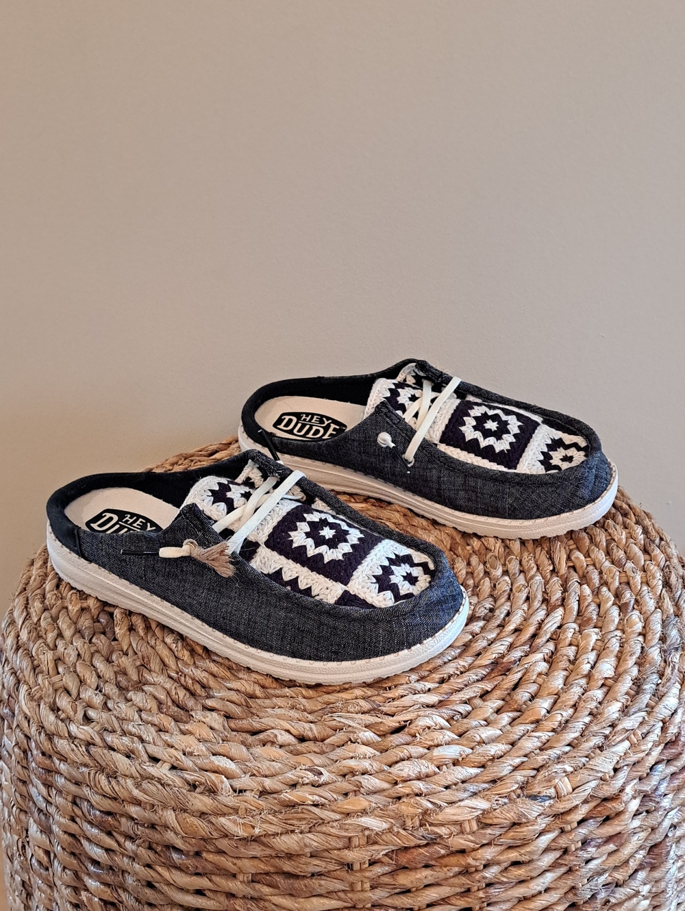 Hey Dude Womens Wendy Slip Cottage Crochet Black Multi Caaual Slip-On Mules 7
